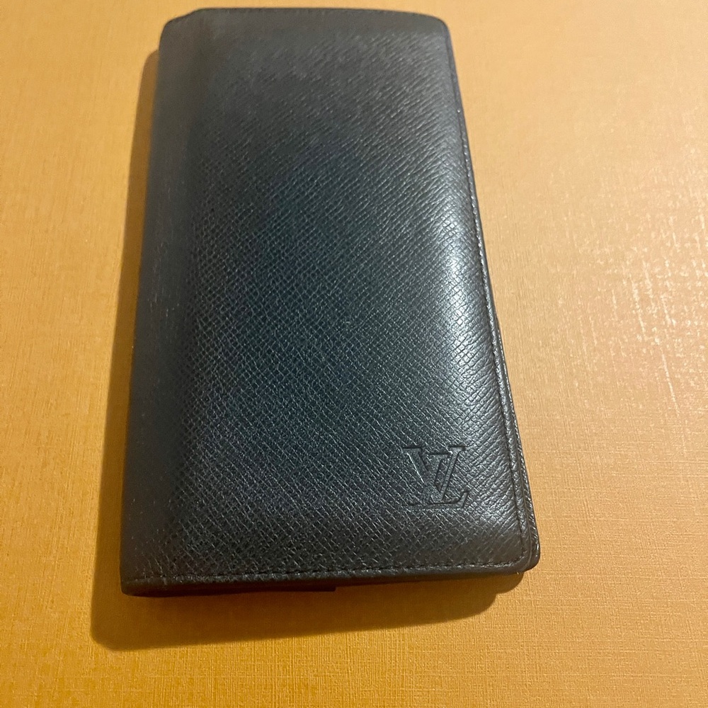 GENUINE LOUIS VUITTON Black Taiga Long Wallet TA3176 - Picture 4 of 14